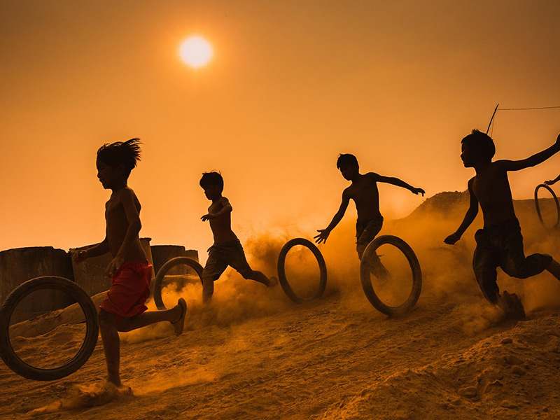 Spielende Kinder in Kenia